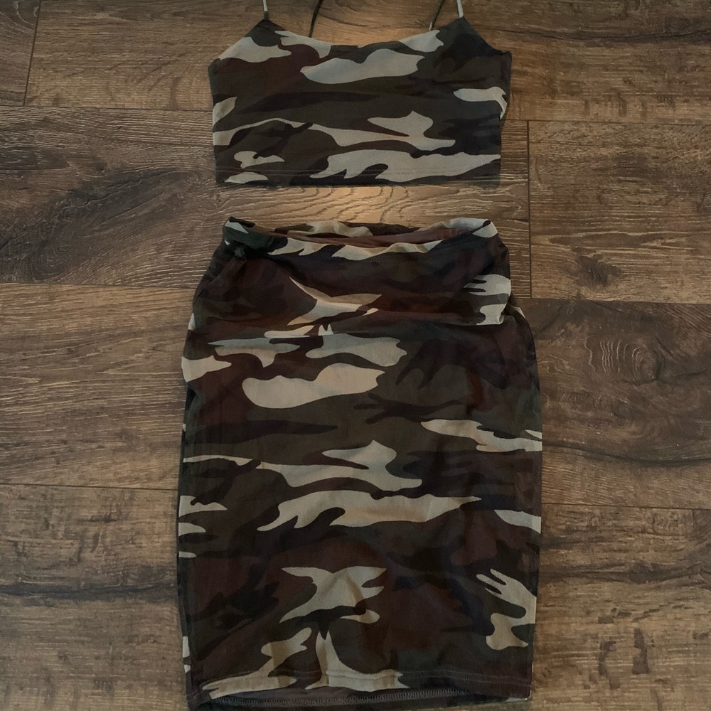 Women’s Small Matching Set Crop Top & Short Skirt